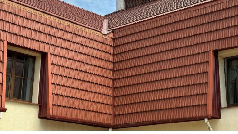 Toiture sans tuile de rive