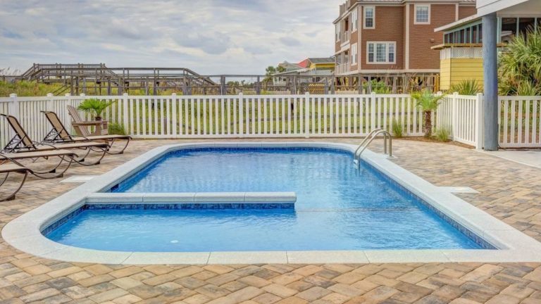 Mettre du chlore choc dans une piscine au sel